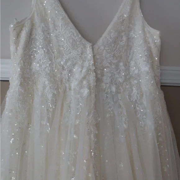 This wedding dress is a size 20. Brand New and had never been worn before.